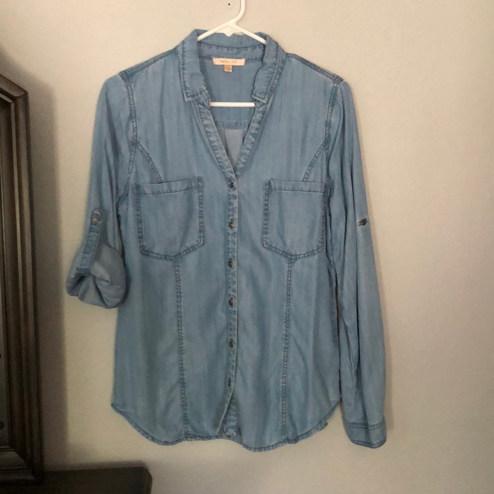 Skies are Blue Button up top Sz Med